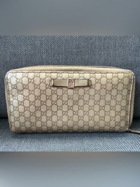 Gucci Microguccissima Leather Bow Zip Wallet – Metallic Beige/Gold – Authentic